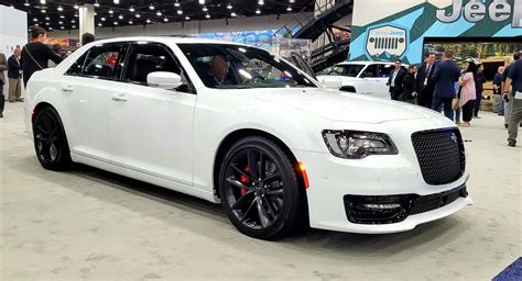 2023 Chrysler 300 Overview Image